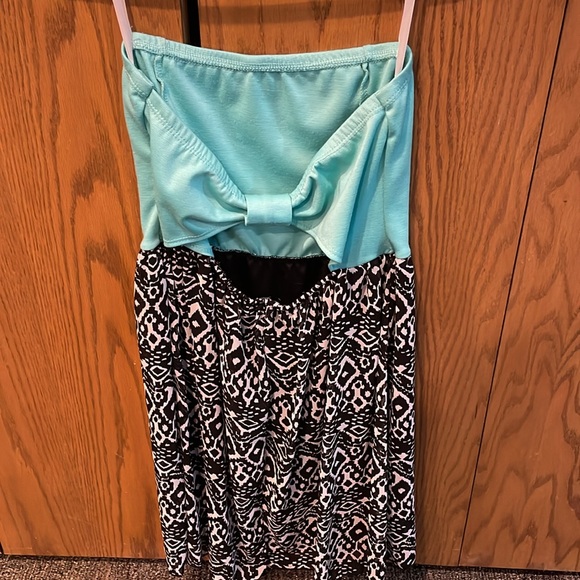 Deb Small green and black Aztec print strapless sundress with bow in back - Picture 2 of 4